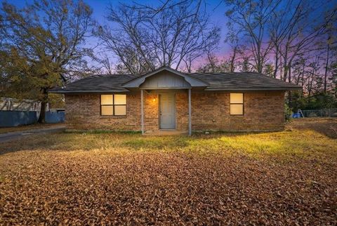 Homes For Sale - 304 E Williams St<br/> Panola County, Carthage, TX 75633