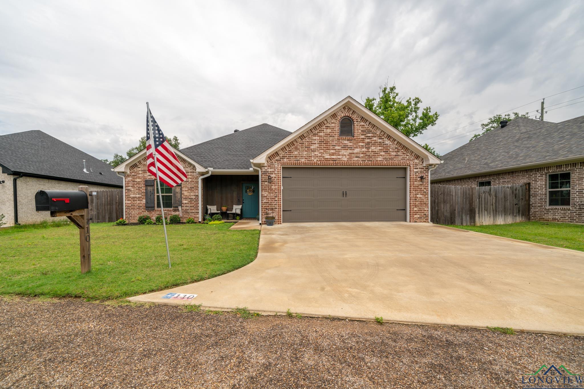 110 Morrison Ln, White Oak, Texas image 3