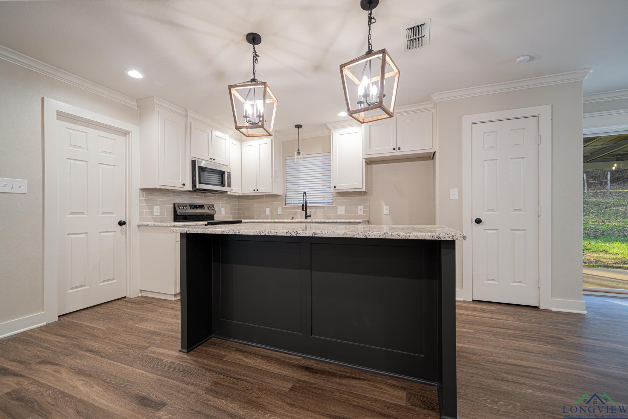 1561 Wendy Rd, New Diana, California image 3