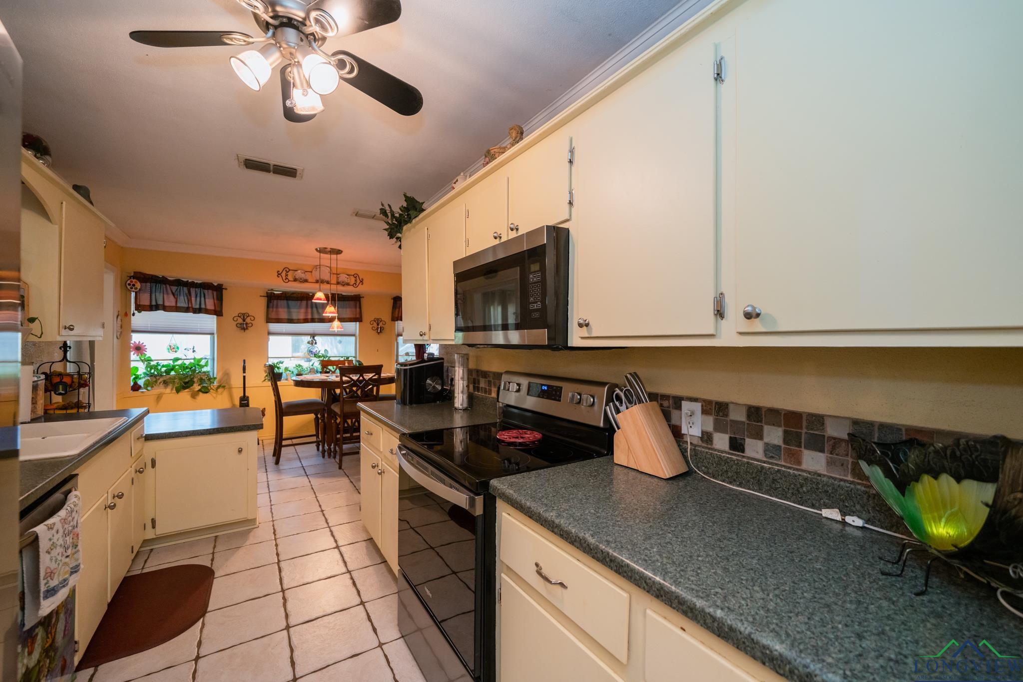 219 N Wooded Trail, Longview, Texas image 10