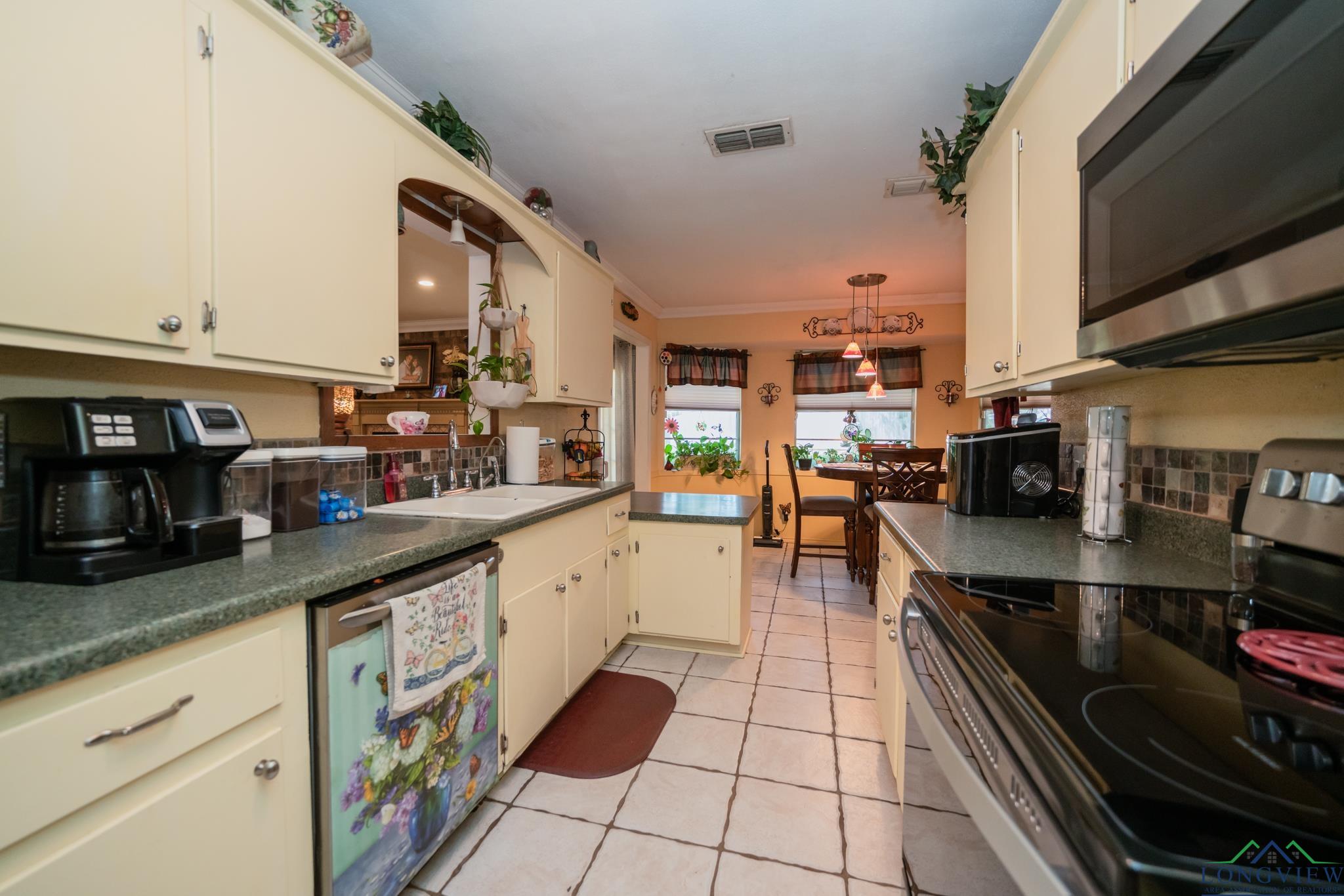 219 N Wooded Trail, Longview, Texas image 11