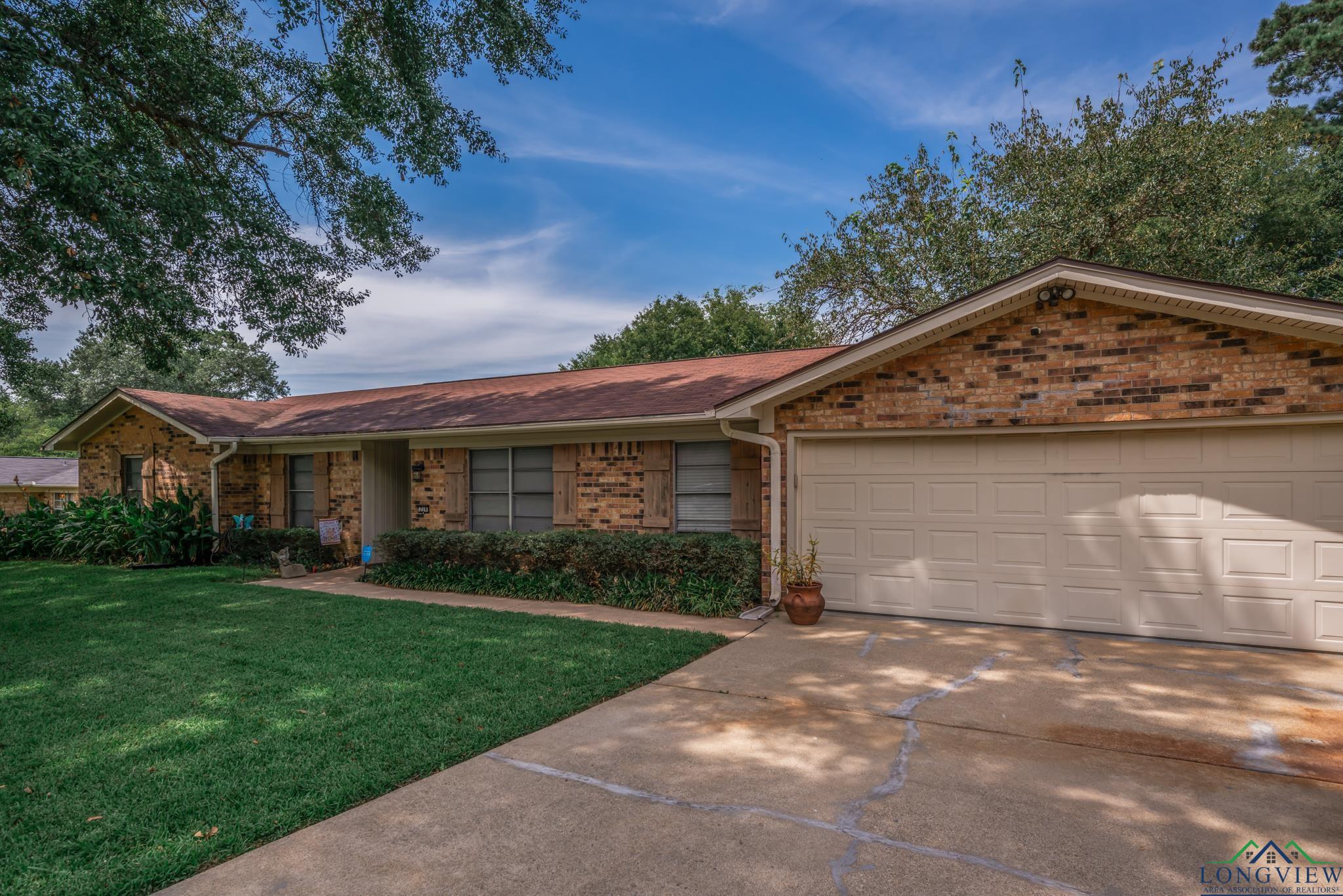 219 N Wooded Trail, Longview, Texas image 2