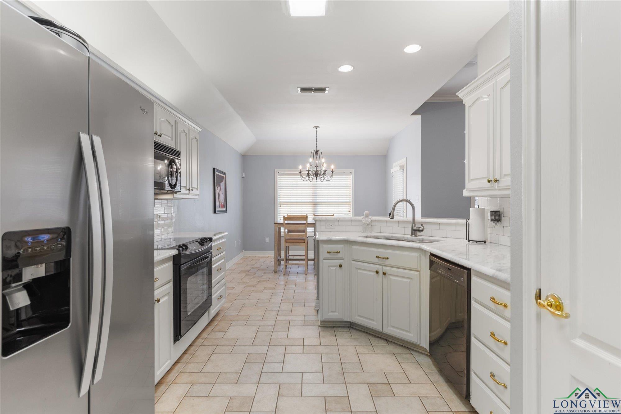 1703 Valley Brook Lane, Longview, Texas image 17