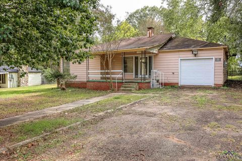 Homes For Sale - 1320 E 4th St<br/> Titus County, Mount Pleasant, TX 75455