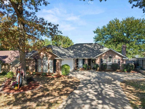 Homes For Sale - 1103 Ashbourne Ln<br/> Longview, TX 75605