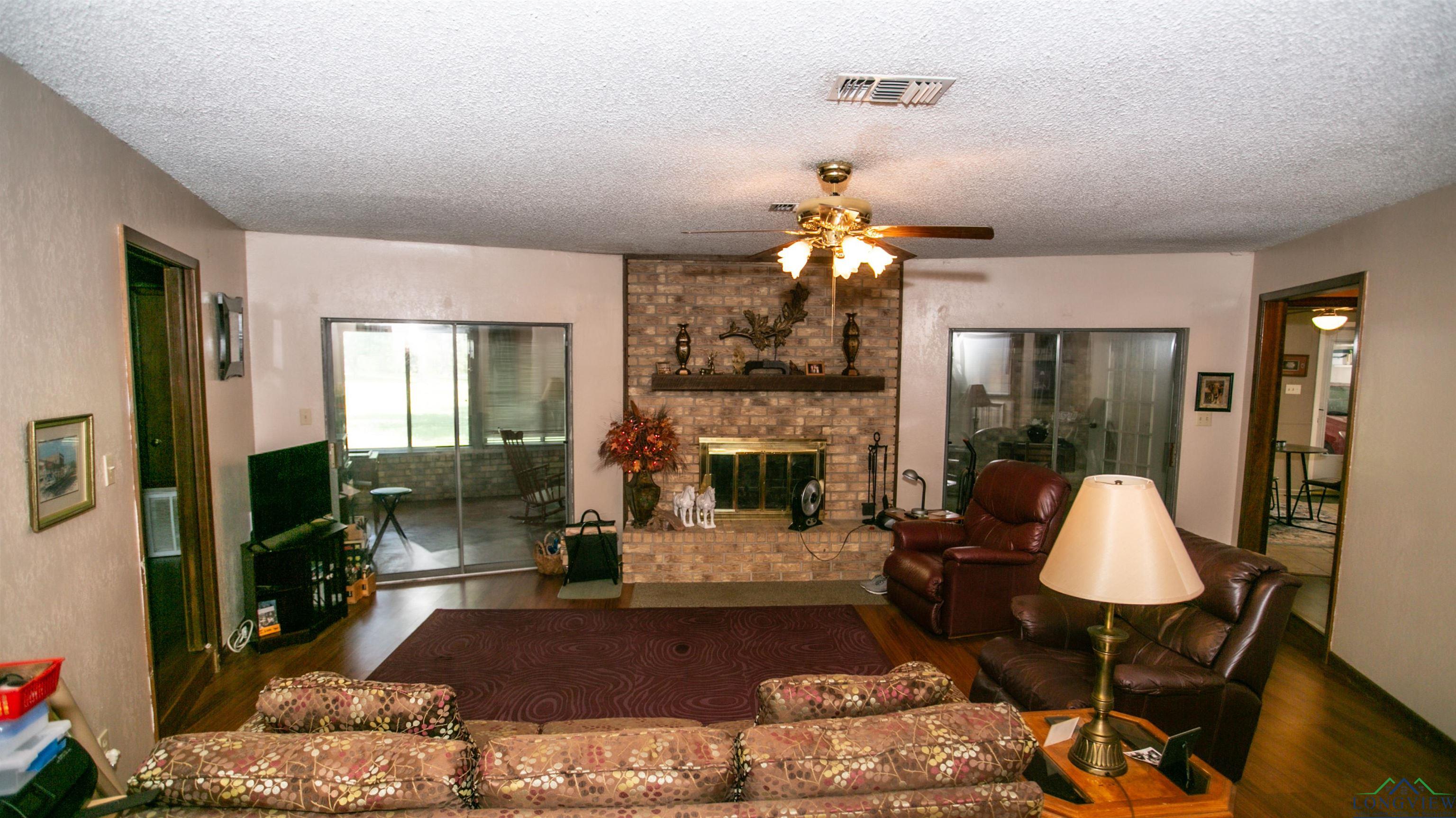 242 W Victoria Woods St, Waskom, Texas image 3