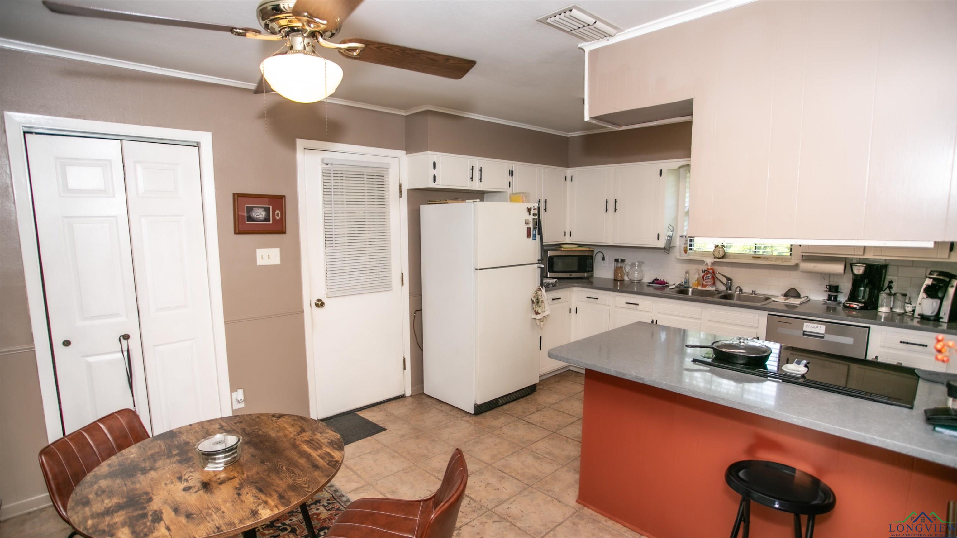 242 W Victoria Woods St, Waskom, Texas image 7