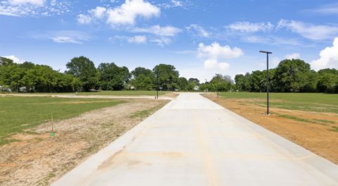 Homes For Sale - 206 E Teal Drive<br/> Troup, TX 75789