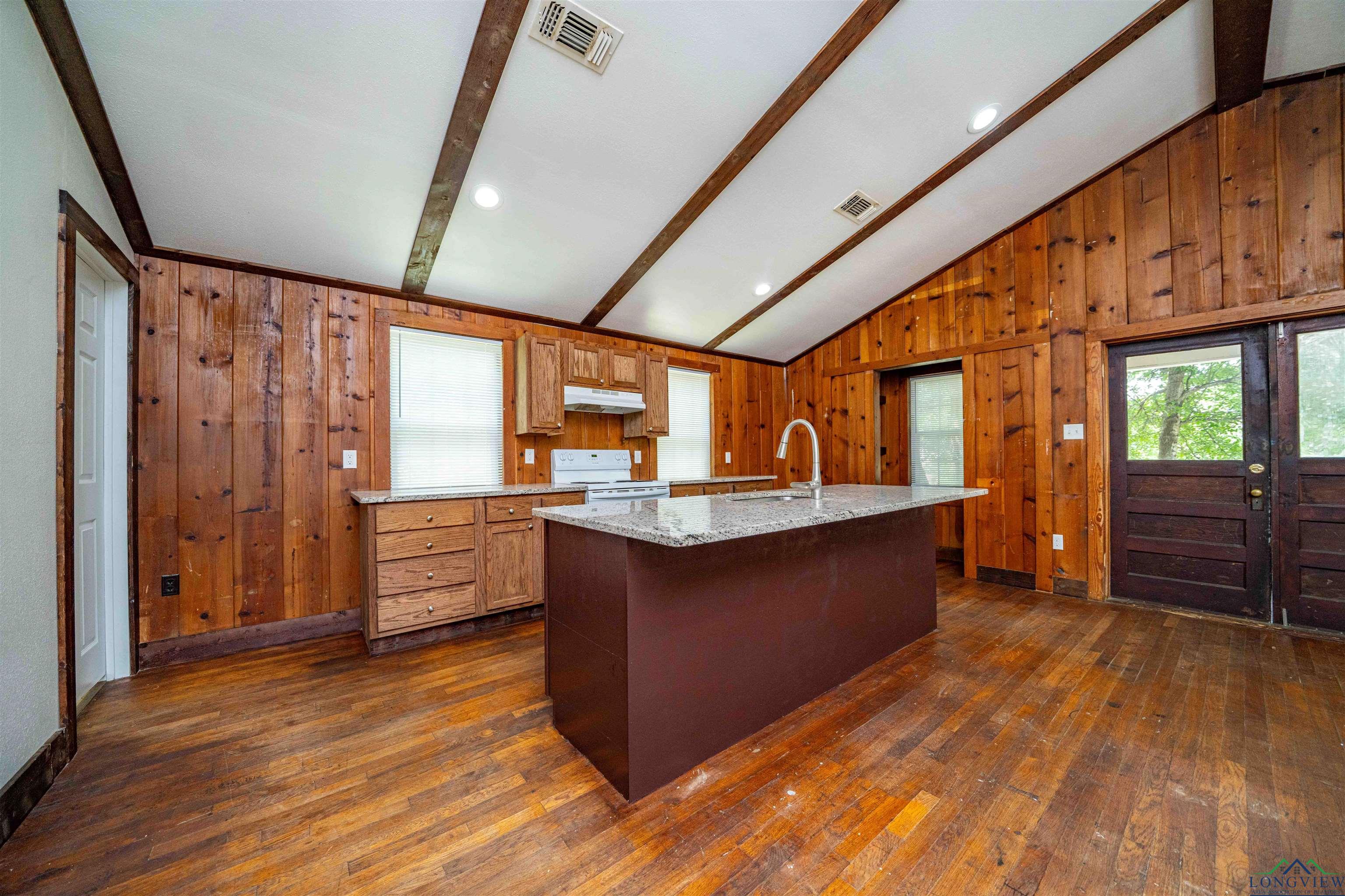512 N Live Oak St, Gladewater, Texas image 8