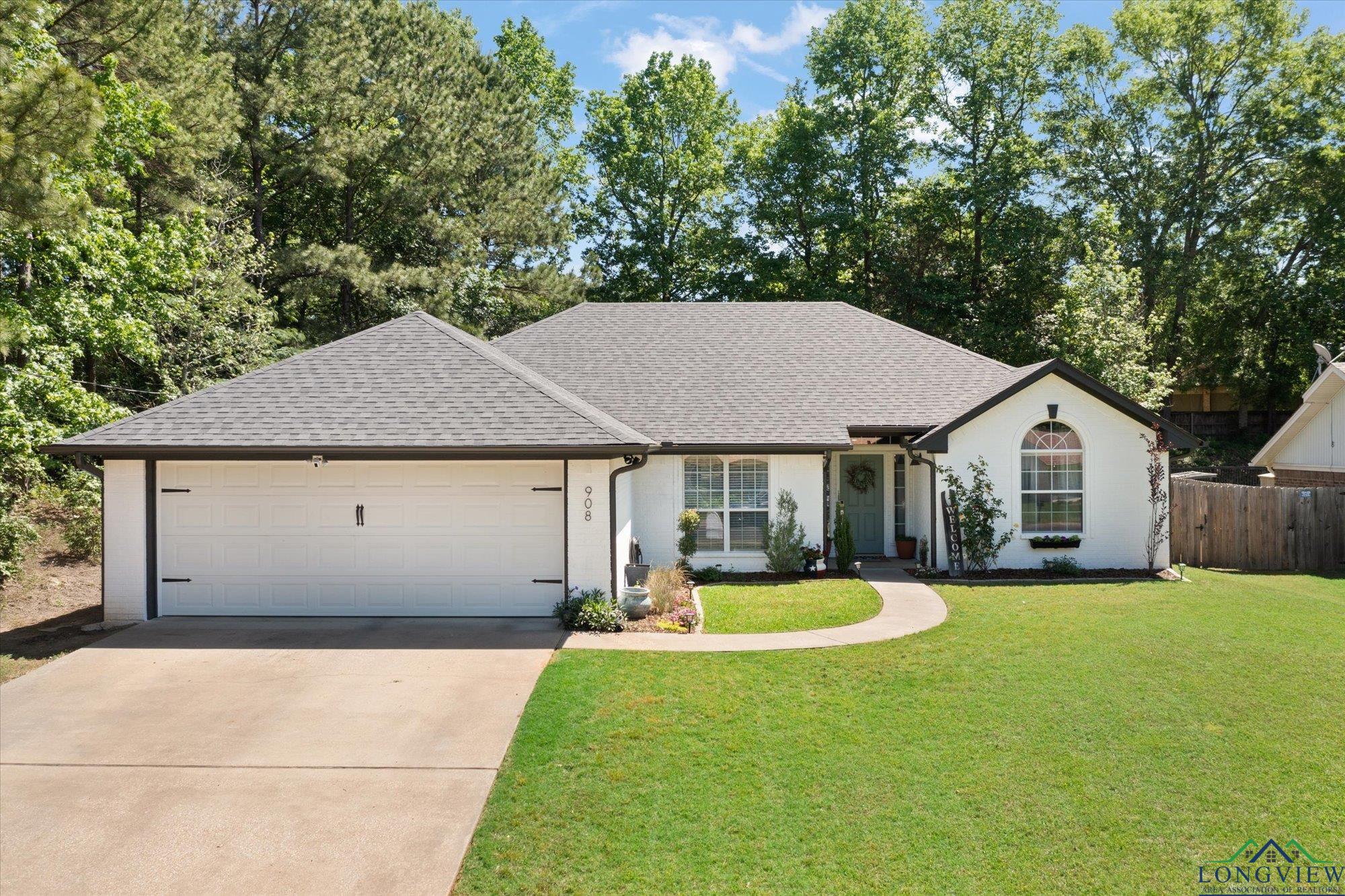908 Victoria Dr, Longview, Texas image 2