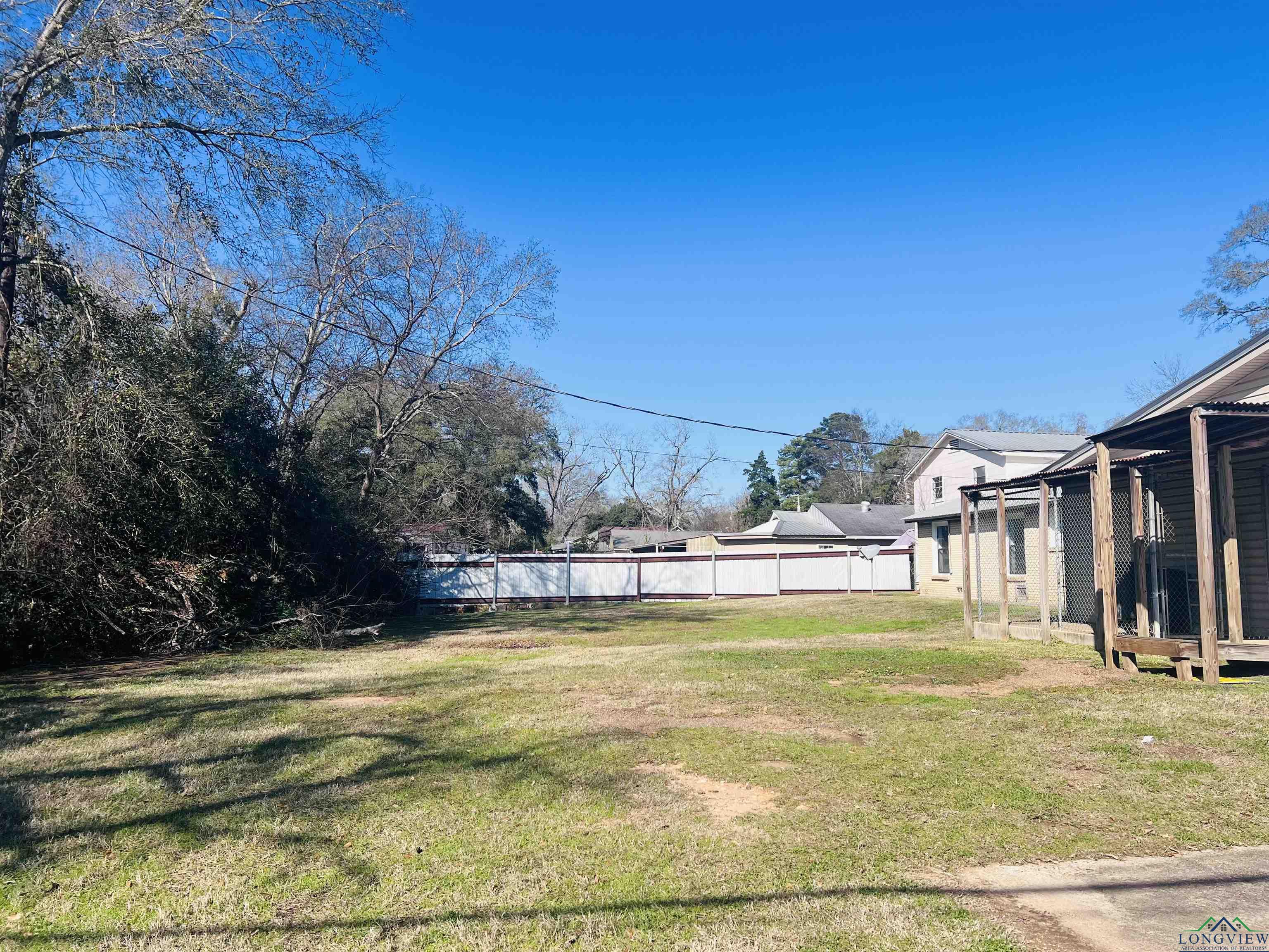 620 Logansport Street, Center, Texas image 8