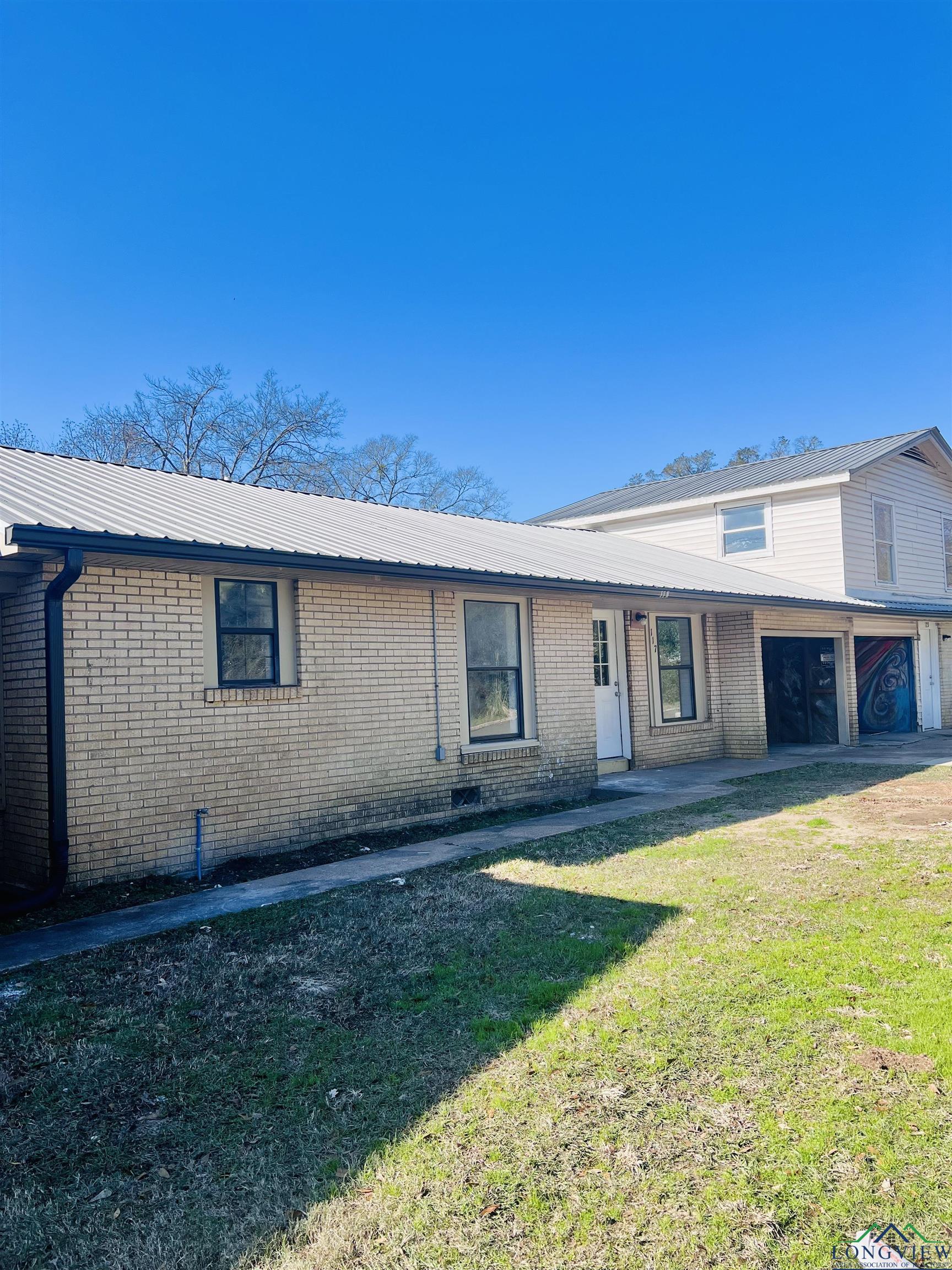 620 Logansport Street, Center, Texas image 3