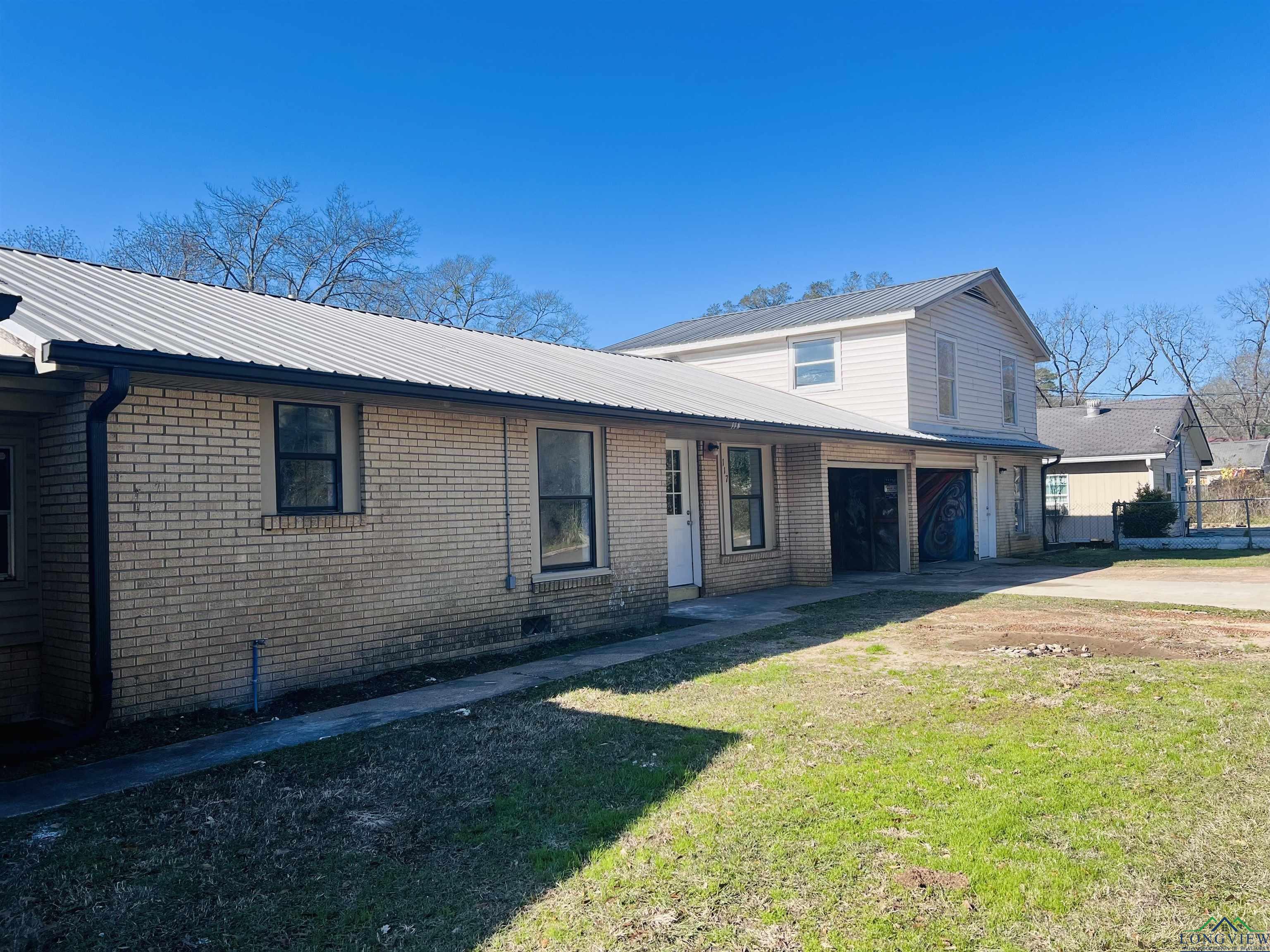 620 Logansport Street, Center, Texas image 2