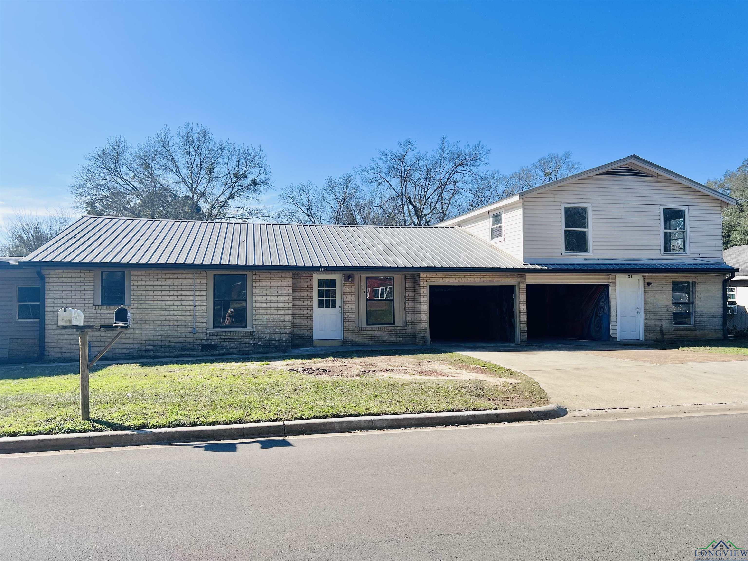 620 Logansport Street, Center, Texas image 1