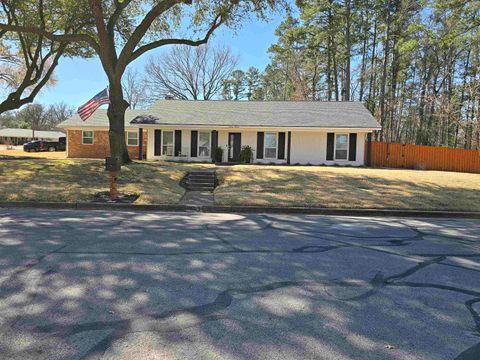 Homes For Sale - 1913 Parkway Pl<br/> Tyler, TX 75701
