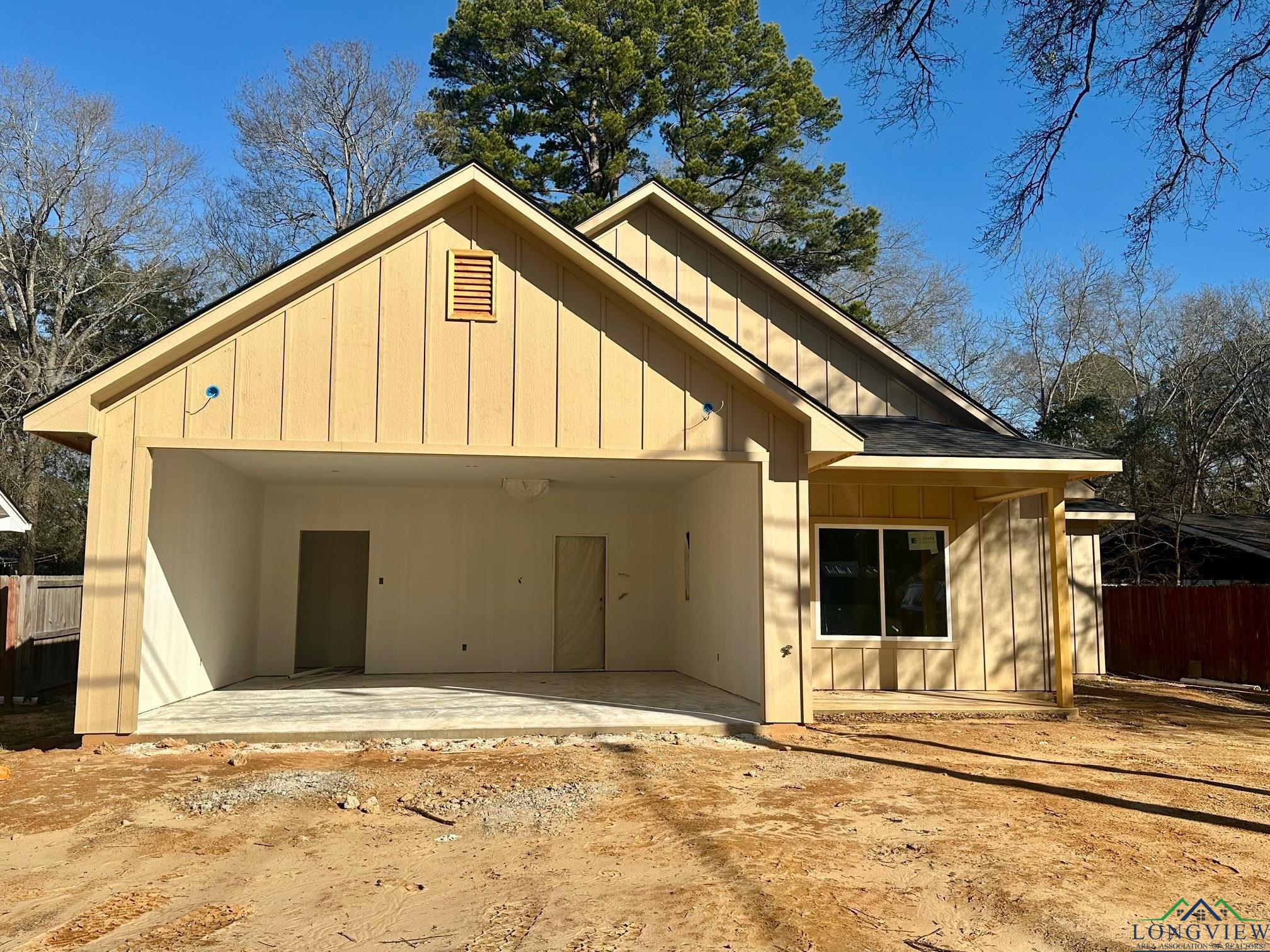107 Tuttle Rd, White Oak, Texas image 2