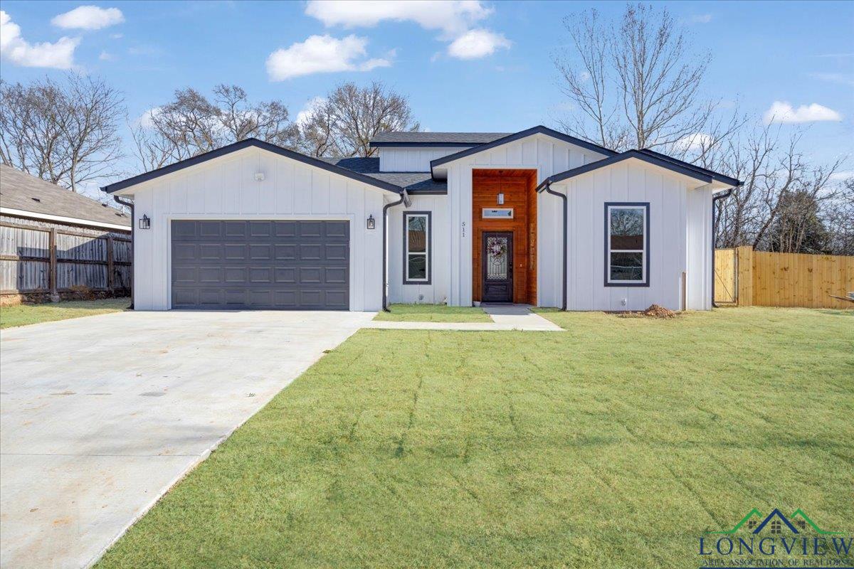 511 Cypress St, Pittsburg, Texas image 1