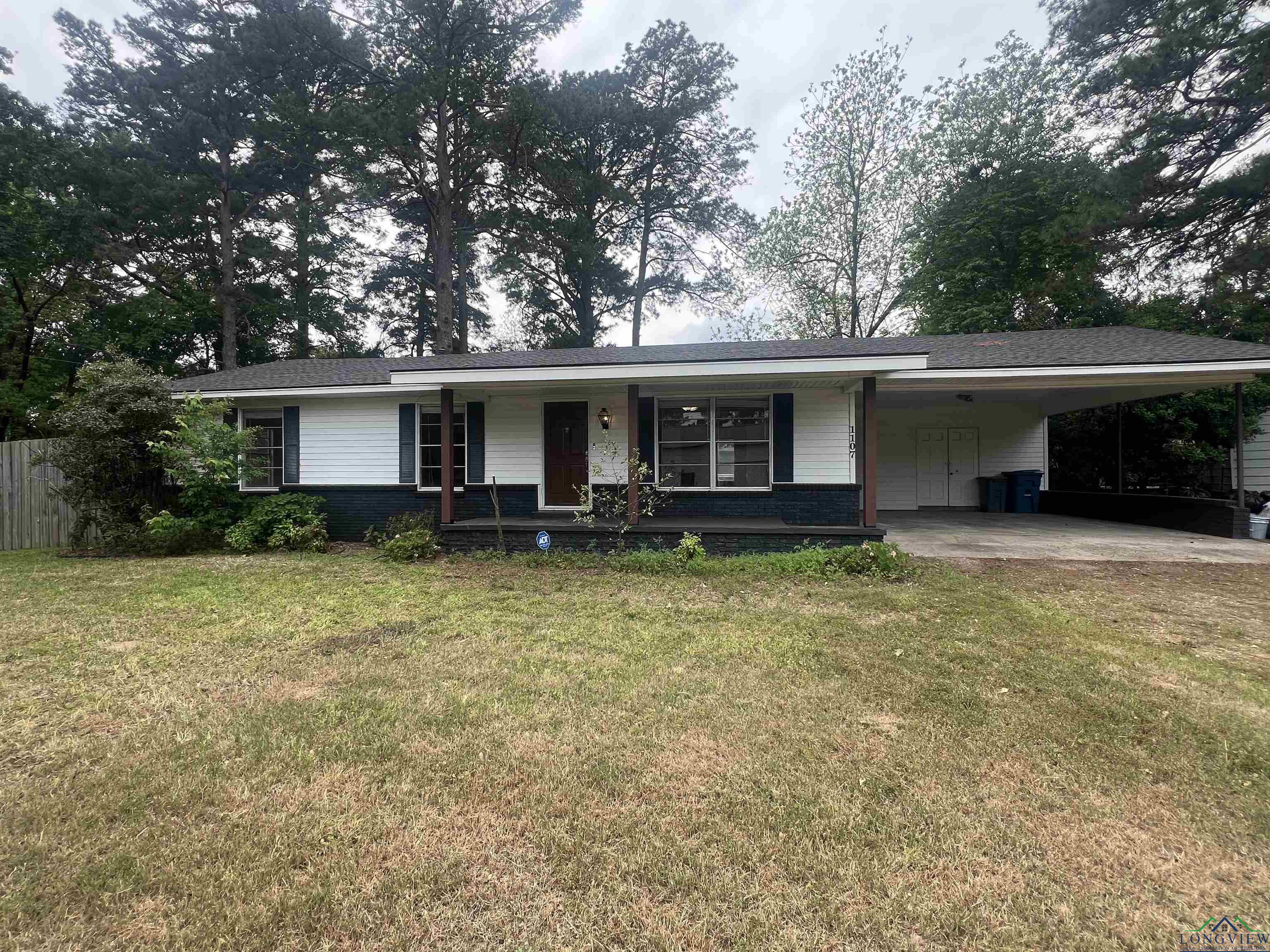 1107 Hackberry Ave, Gladewater, Texas image 1