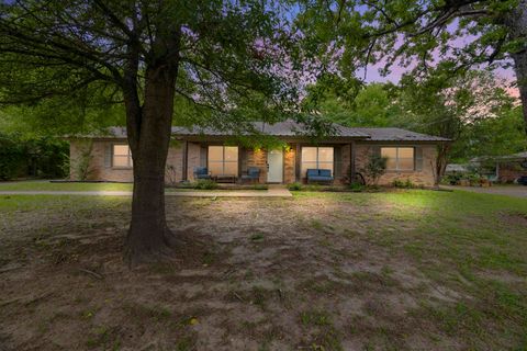 Homes For Sale - 109 Heights Park Dr<br/> Longview, TX 75601