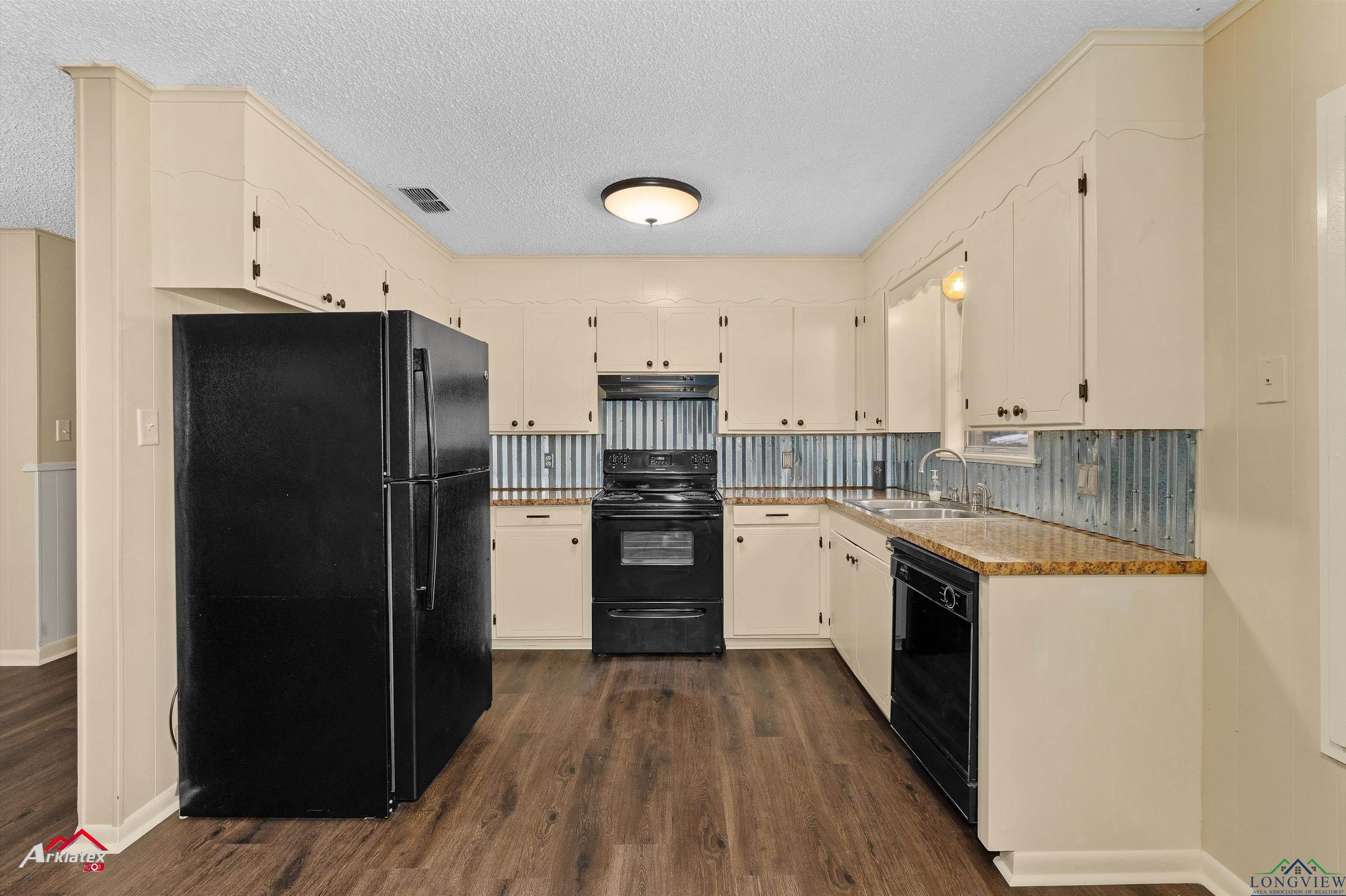 613 W Beverly Dr, Carthage, Texas image 10