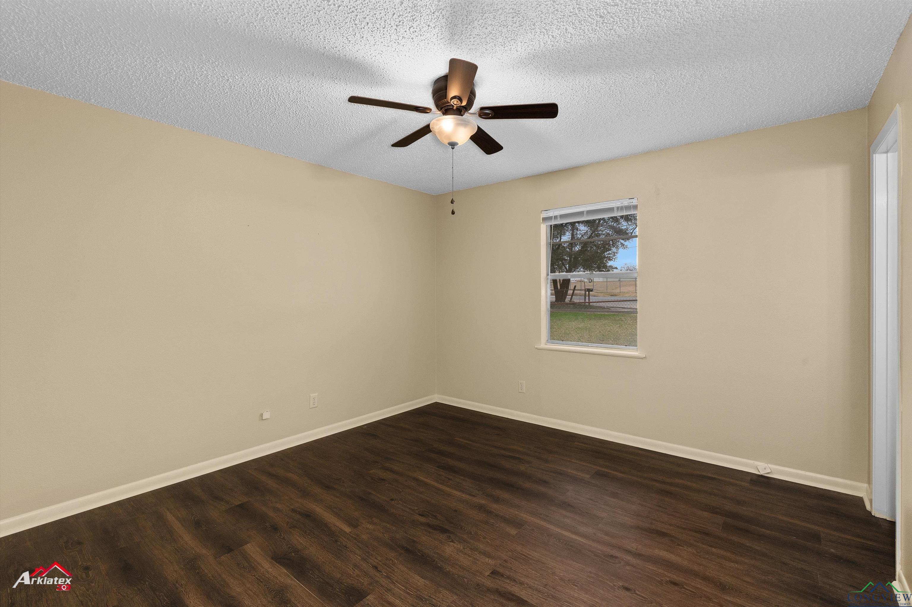 613 W Beverly Dr, Carthage, Texas image 17