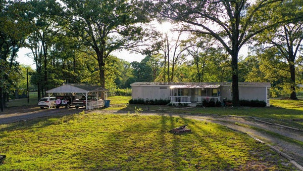433 GREEN ST, GLADEWATER, TX 75647 - Image b8a3e0339620232ef6841d98f2e5224c/330529433