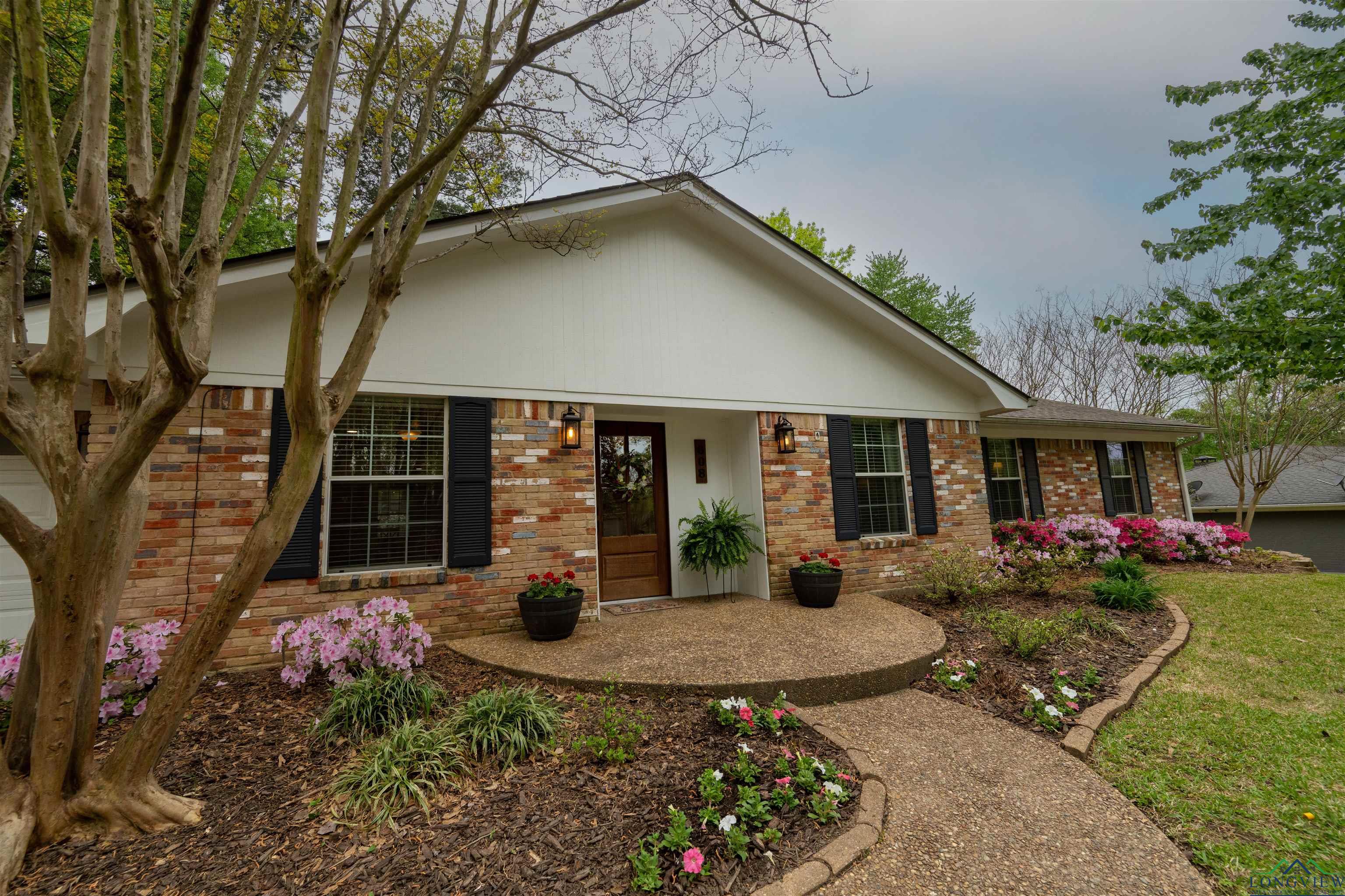 608 Berkshire Dr, Longview, Texas image 2