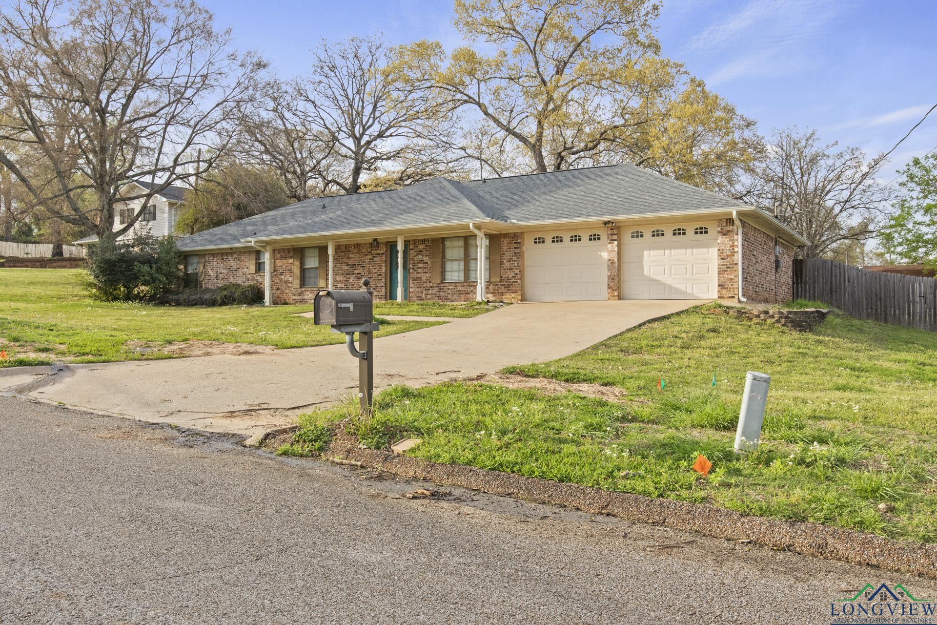 1007 Forest Hills Dr, Gladewater, Texas image 3