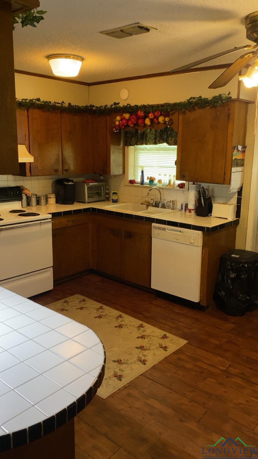 610 Houston St, Atlanta, Texas image 13