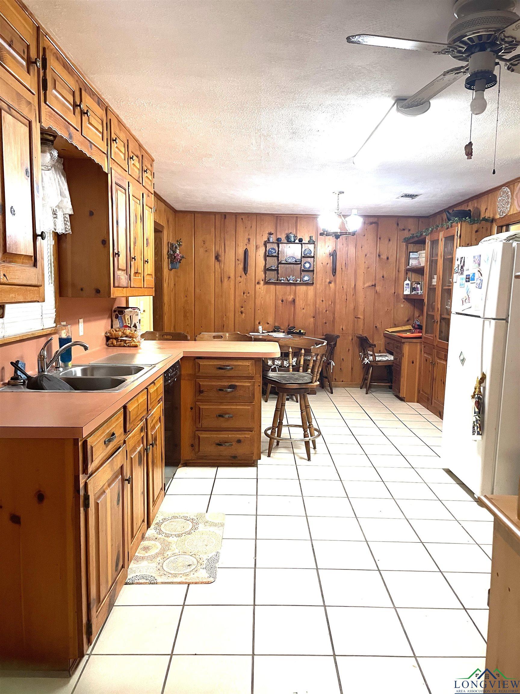 105 Walker Drive, Naples, Texas image 2