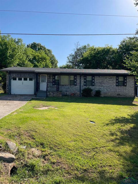 Homes For Sale - 105 Walker Drive<br/> Morris County, Naples, TX 75568