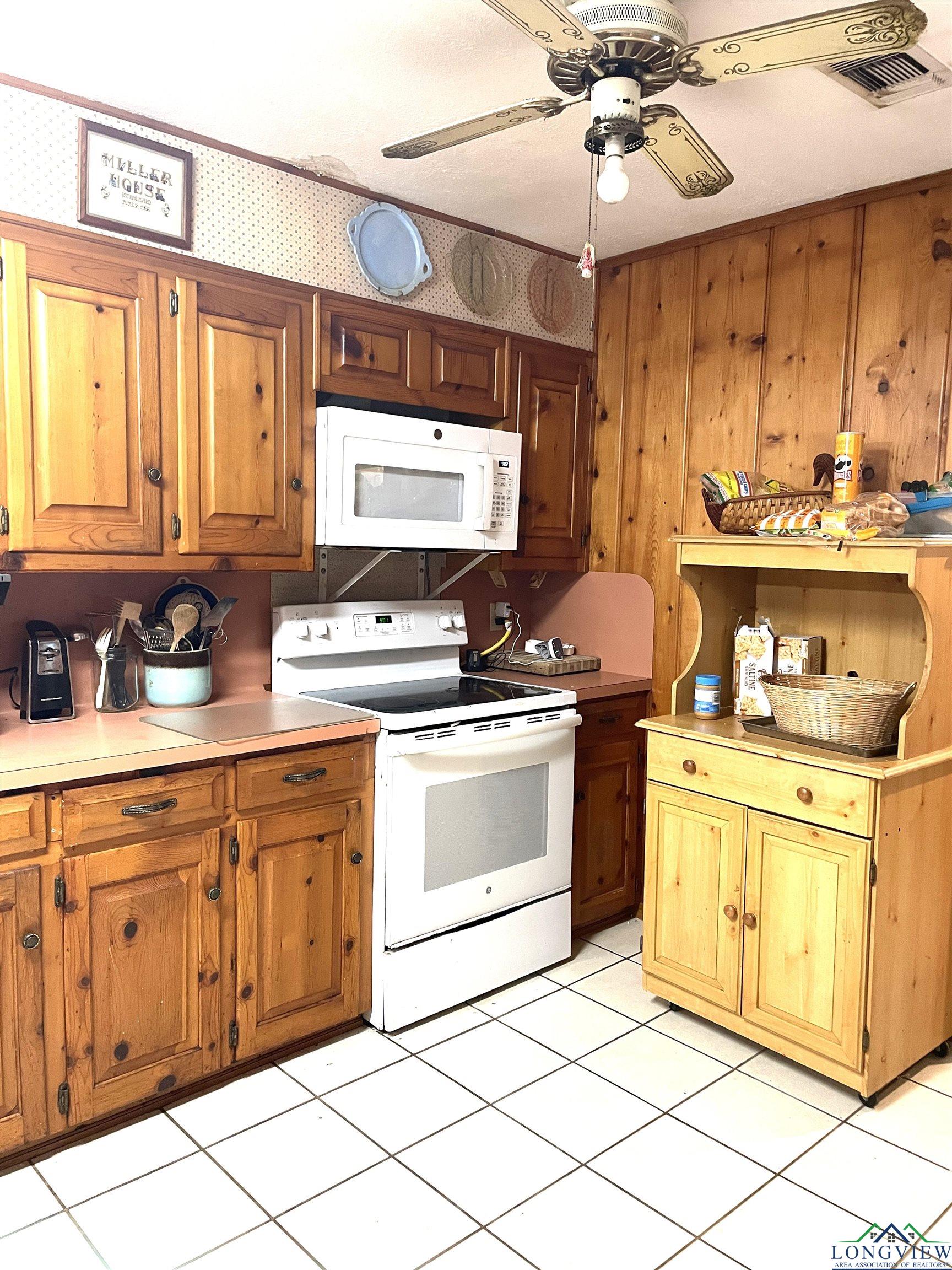 105 Walker Drive, Naples, Texas image 3