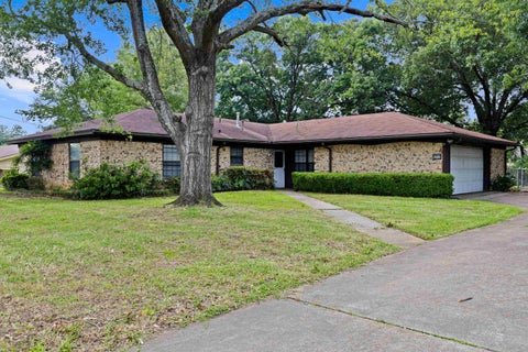 Homes For Sale - 2803 Amberwood Dr<br/> Longview, TX 75605