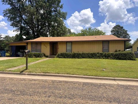 Homes For Sale - 302 N O'tyson St<br/> Mount Pleasant, TX 75455