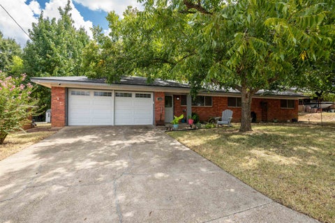 Homes For Sale - 1300 Berry Ln<br/> Longview, TX 75602