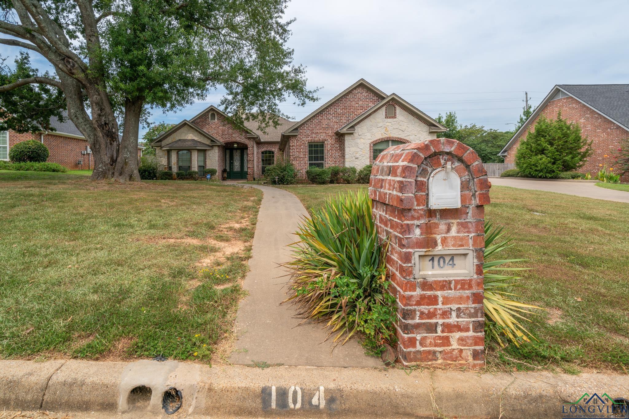 104 Rodessa Trail, White Oak, Texas image 2