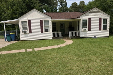 Homes For Sale - 1107 E North St<br/> Kilgore, TX 75662