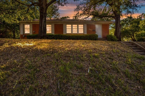 Homes For Sale - 837 S Palmer Ave<br/> Tyler, TX 75702