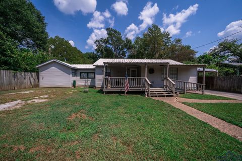 A home in Gladewater