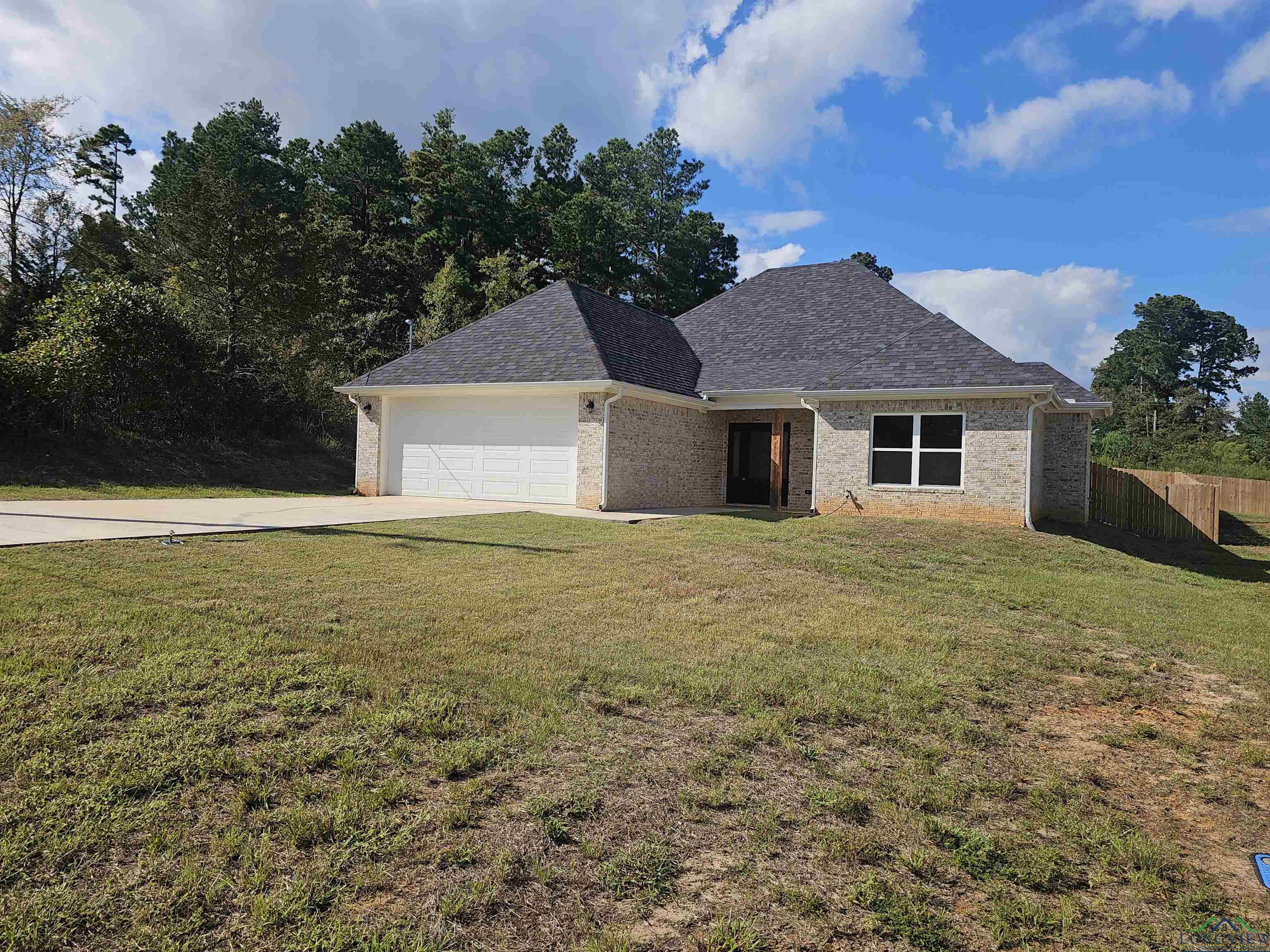 541 Spokane St, Gladewater, Texas image 1