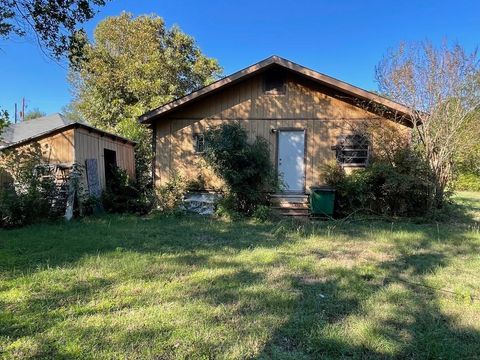 Homes For Sale - 2510 Teddy St<br/> Marshall, TX 75675