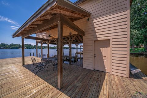 A home in Gladewater