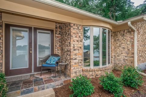 A home in Gladewater