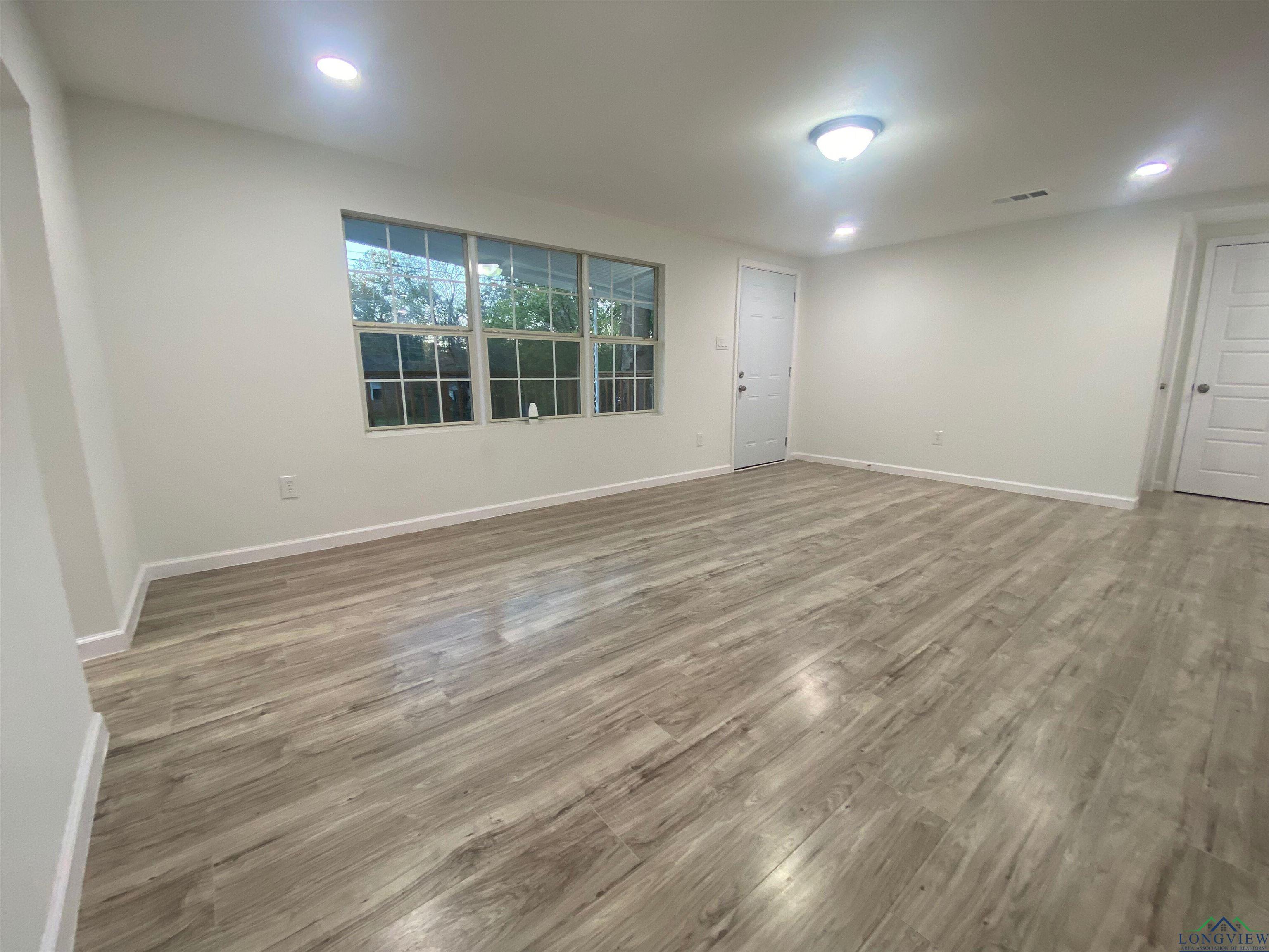 302 E Peak St, Daingerfield, New Mexico image 3