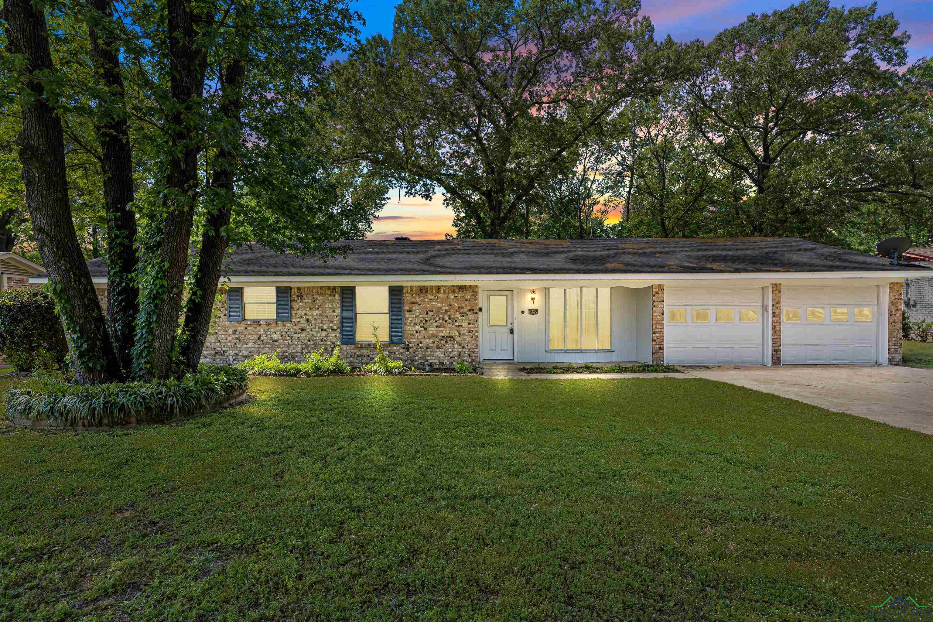 202 Vinewood Ln, Longview, Texas image 1