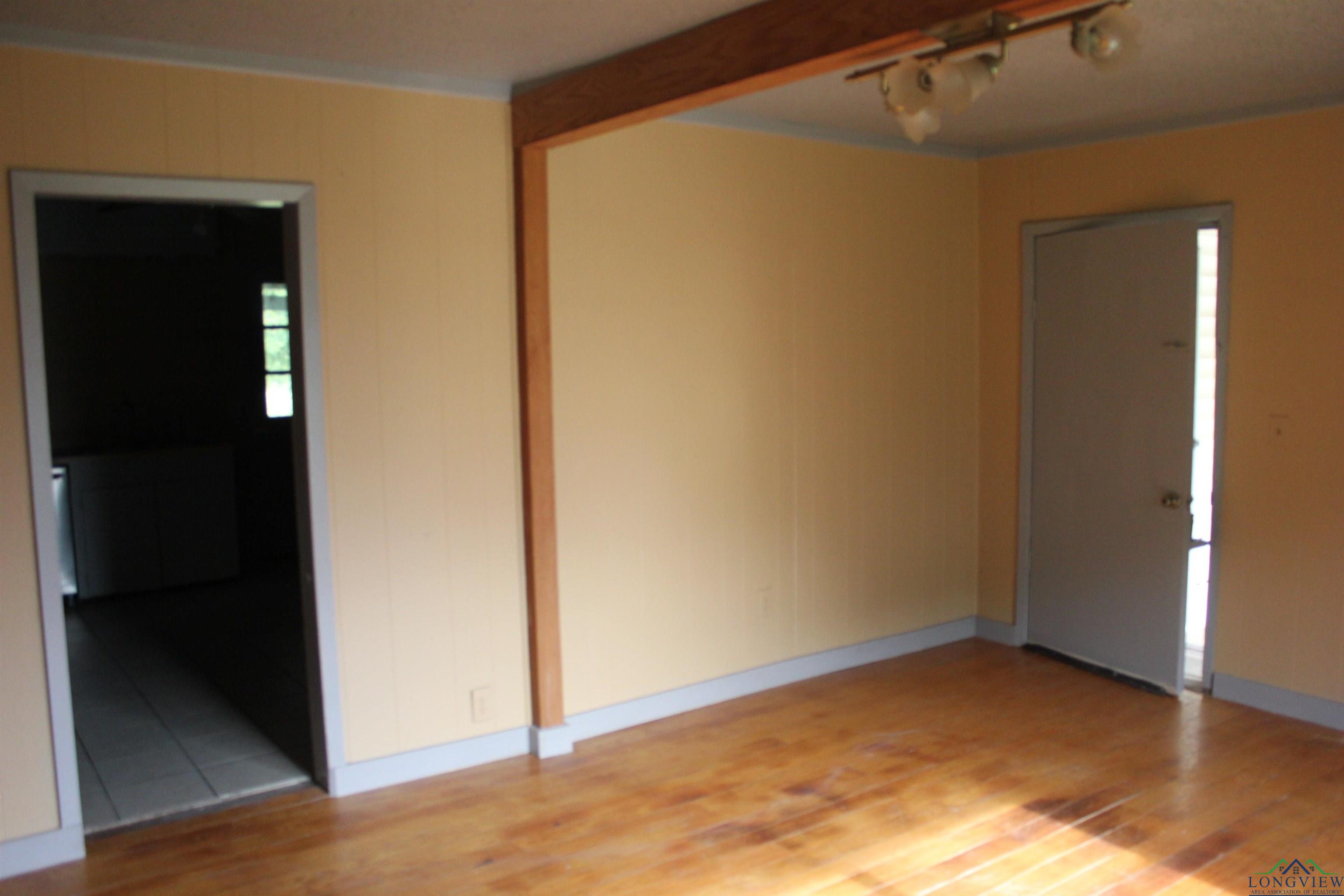 403 N Foster, Linden, Texas image 6