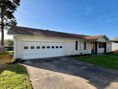 Homes For Sale - 1523 Young St<br/> Rusk County, Henderson, TX 75654