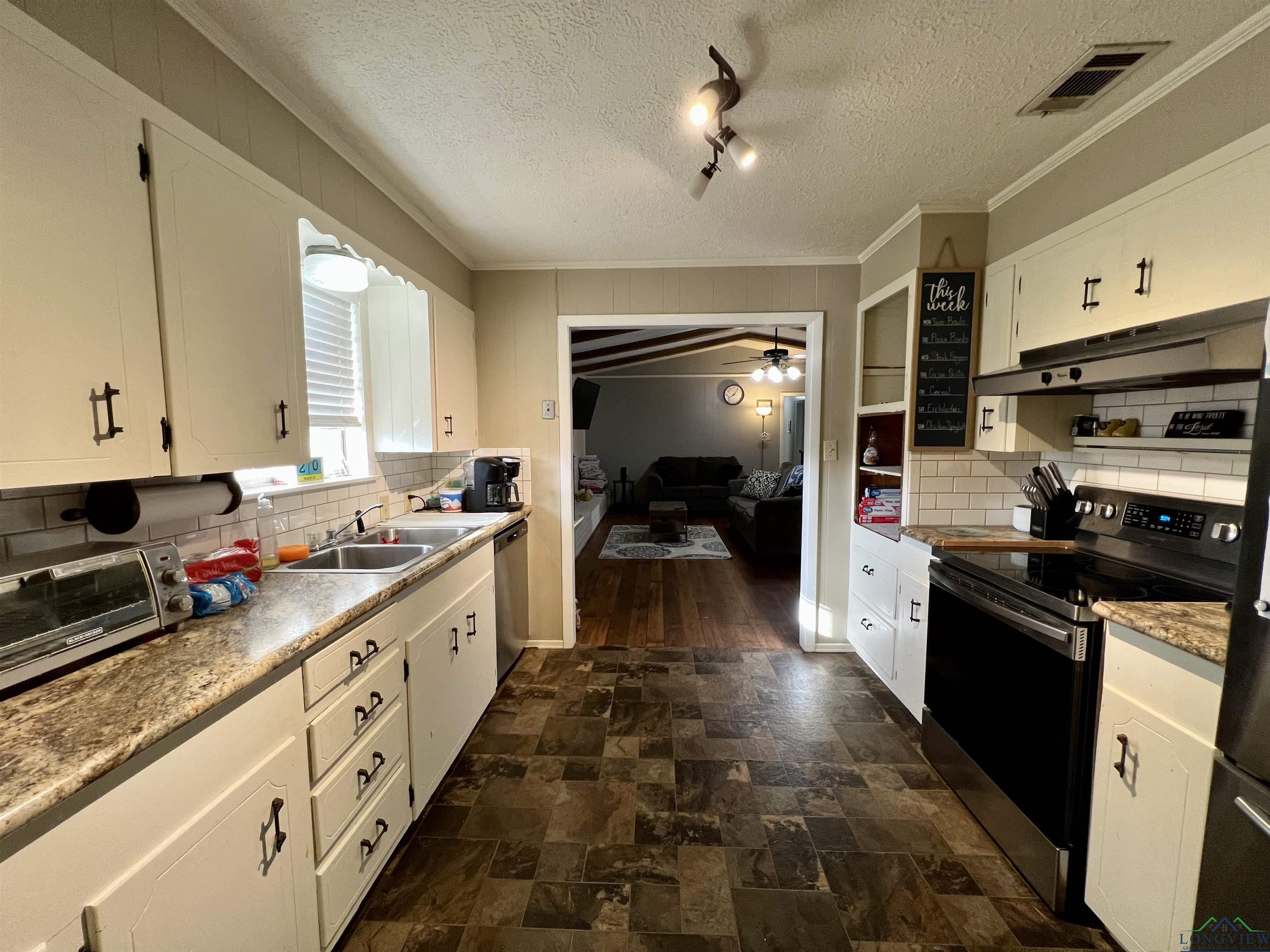 1523 Young St, Henderson, Texas image 8