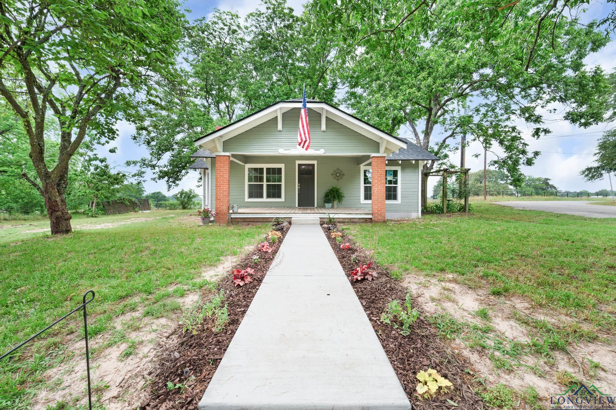 913 Church St, Winnsboro, Texas image 1