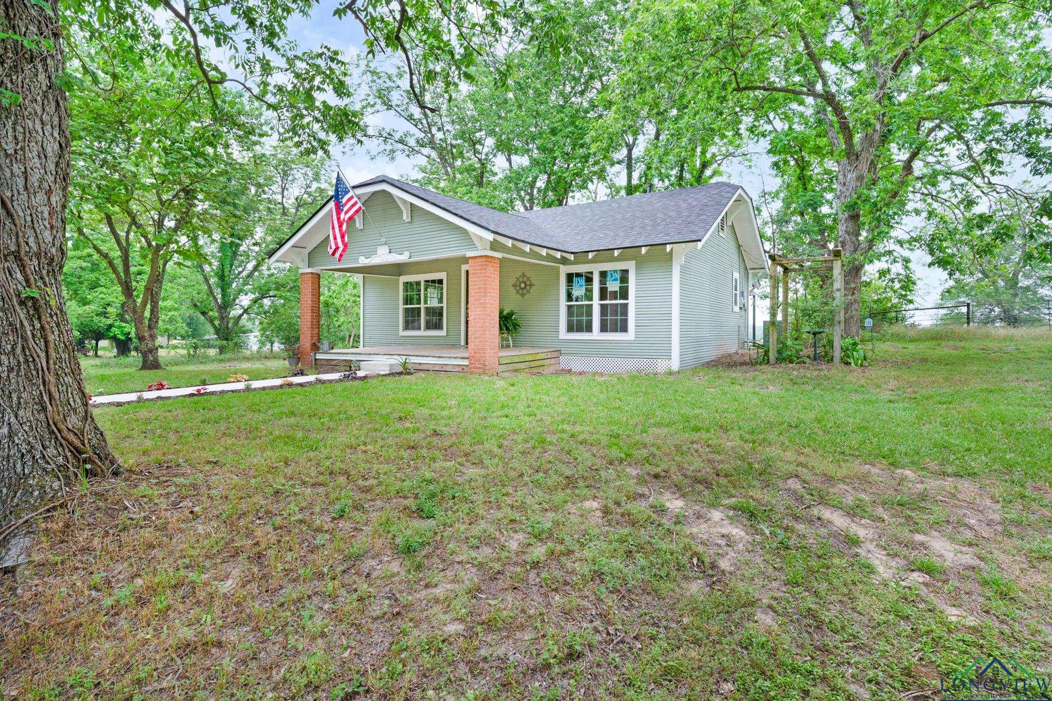 913 Church St, Winnsboro, Texas image 2
